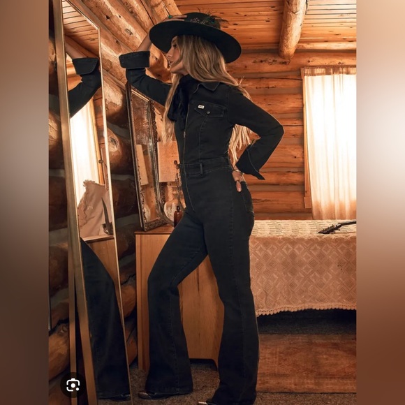 wrangler “catsuit” in black - Picture 2 of 10